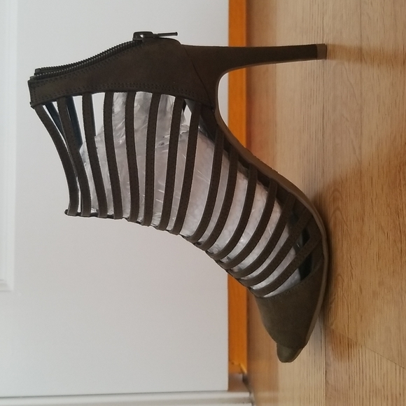 π 2/$25 Olive Green Strappy Heels - Picture 2 of 6